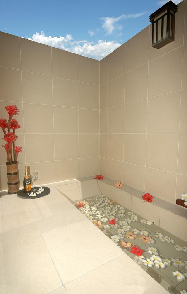Upper Villa Bathtub
