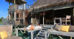 Bathoom over the lagoon at Likuliku